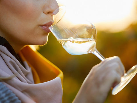 woman drinking the best low-alcohol wine outside on a sunny day